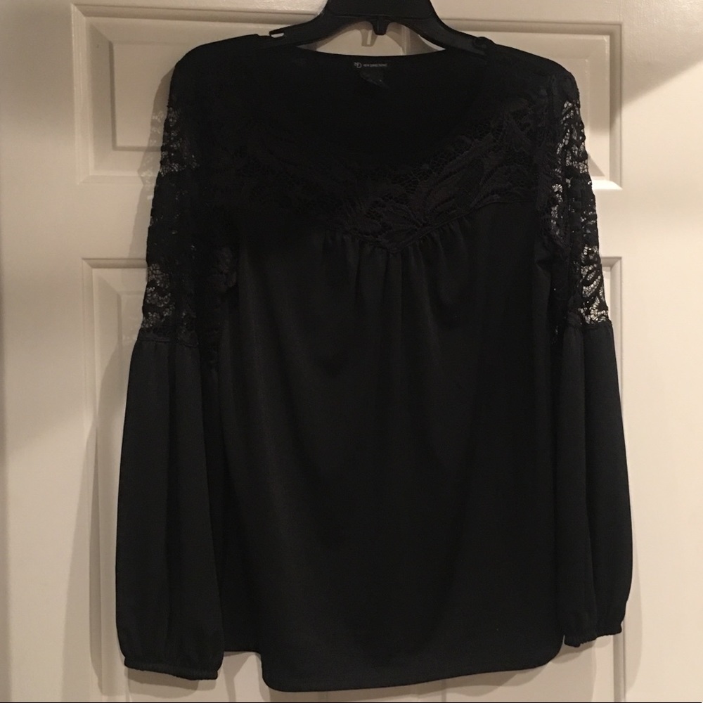 Black blouse. No zipper, pullover.